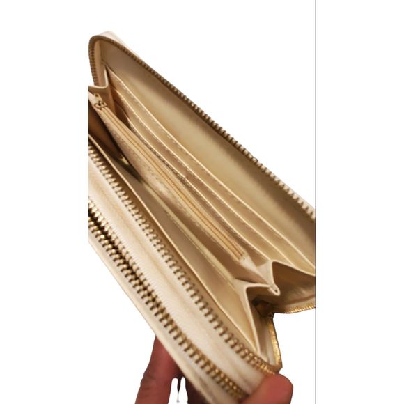 Vintage-Inspired Crossbody Wallet - Picture 5 of 5